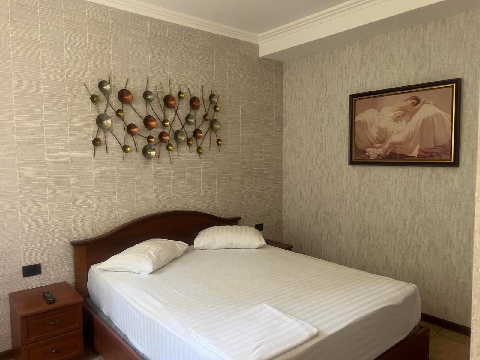 Park Avenue Hotel Ереван Экстерьер фото
