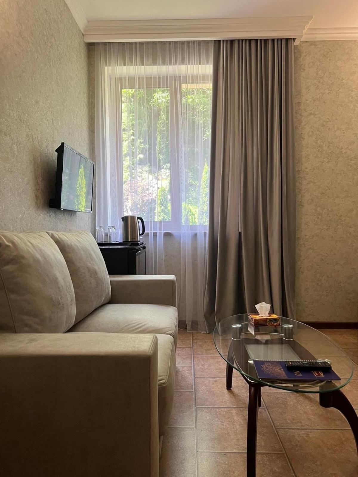 Park Avenue Hotel Ереван Экстерьер фото