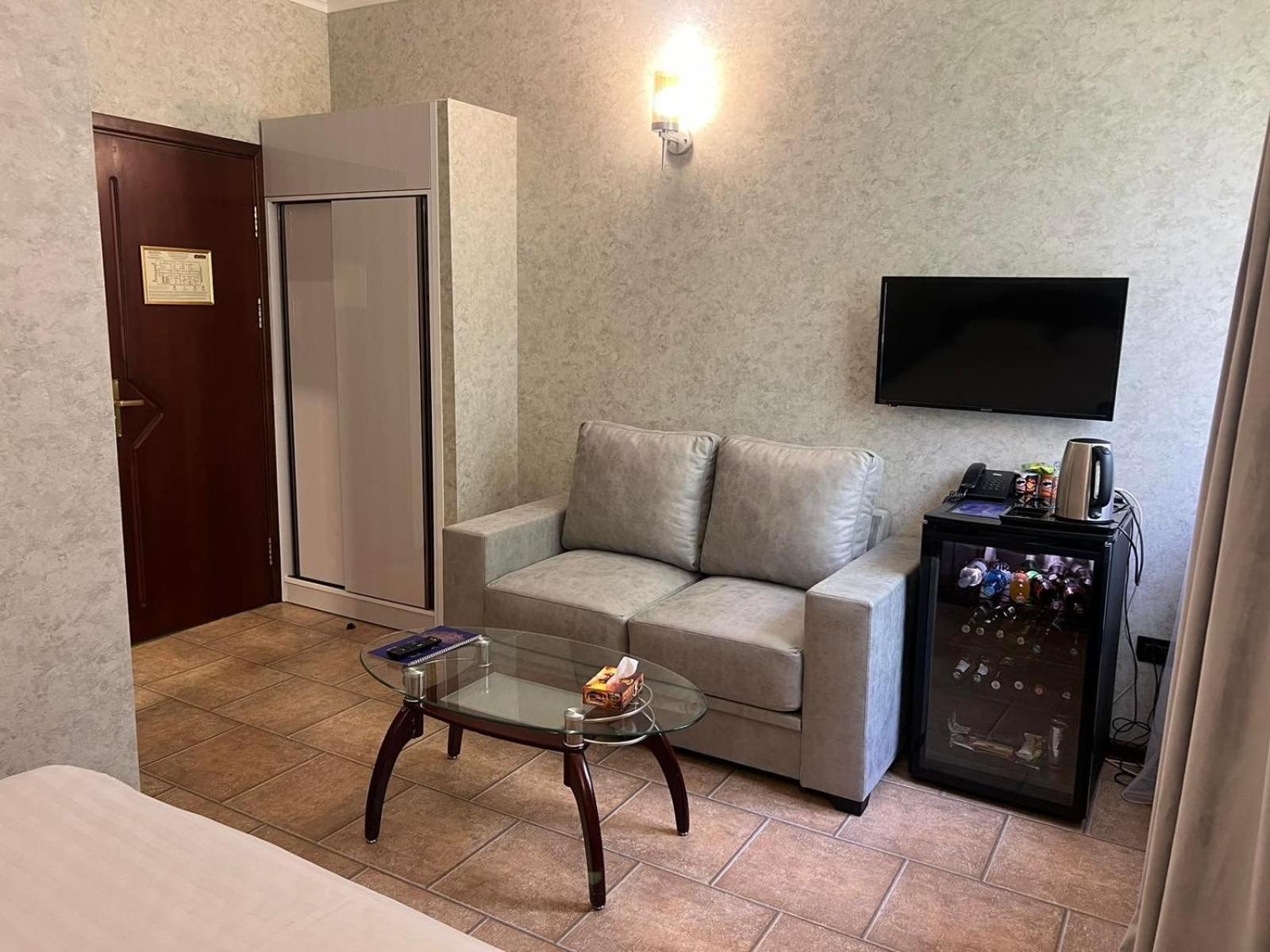 Park Avenue Hotel Ереван Экстерьер фото