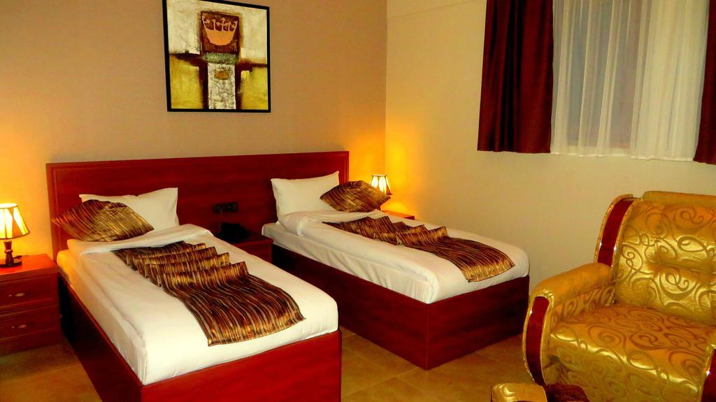 Park Avenue Hotel Ереван Номер фото