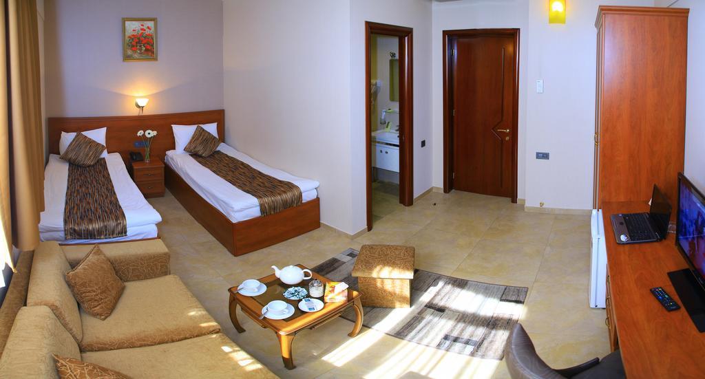 Park Avenue Hotel Ереван Экстерьер фото